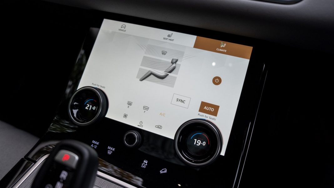 Range Rover Evoque P300e climate controls