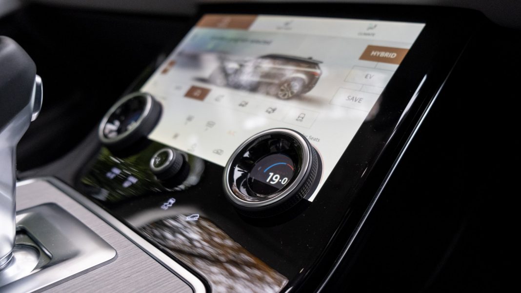 Range Rover Evoque P300e climate knobs
