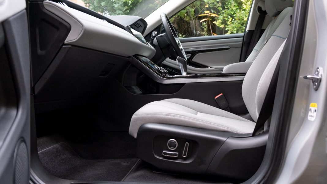Range Rover Evoque P300e electric seats