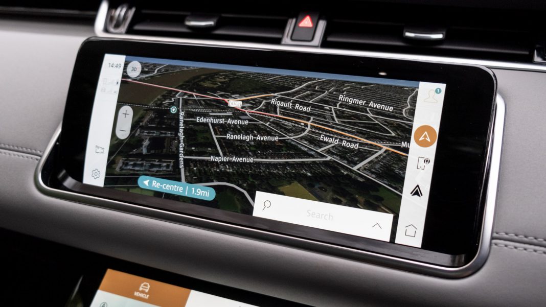 Range Rover Evoque P300e maps