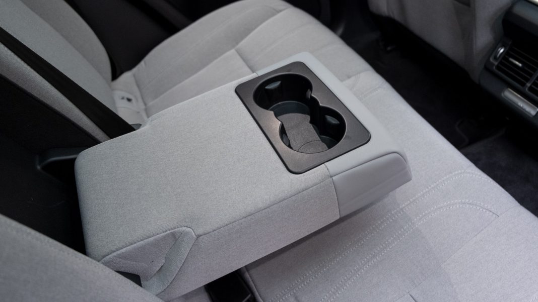 Range Rover Evoque P300e rear armrest