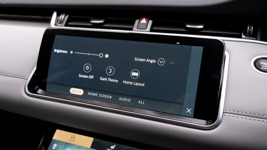 Range Rover Evoque P300e screen