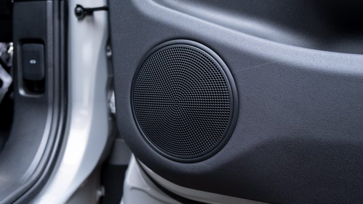 Range Rover Evoque P300e speaker