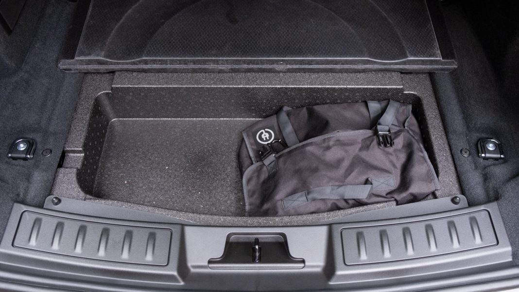 Range Rover Evoque P300e underfloor storage