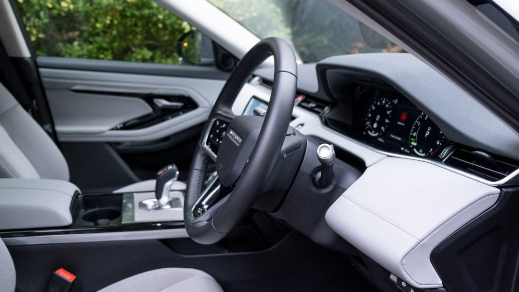 Range Rover Evoque P300e wheel design