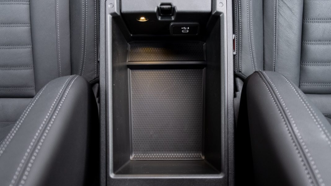 BMW i4 armrest storage