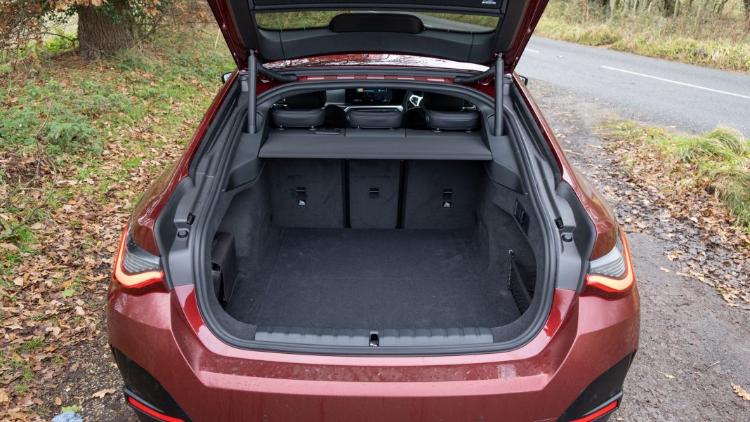 BMW i4 boot