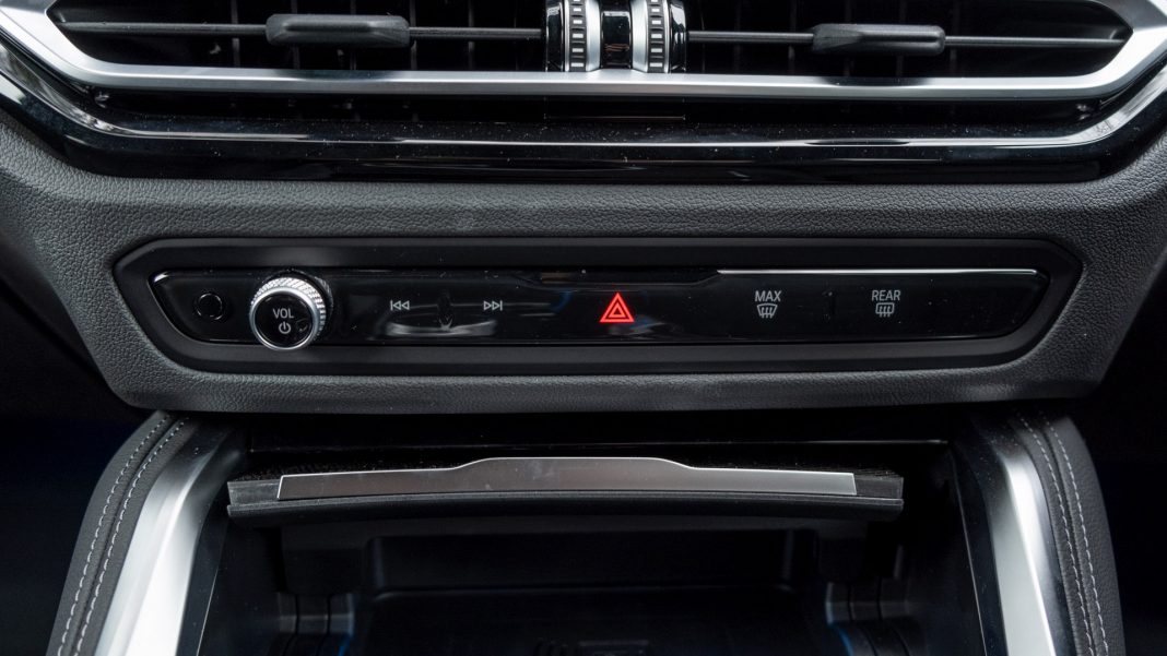 BMW i4 buttons