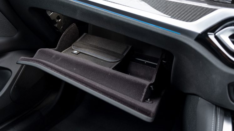 BMW i4 glove compartment