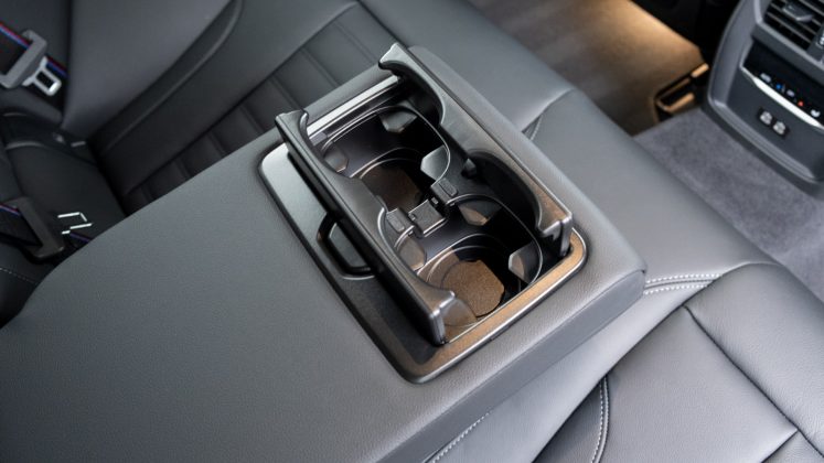 BMW i4 rear cupholders