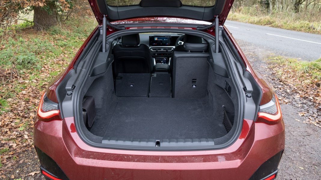 BMW i4 two rear seats