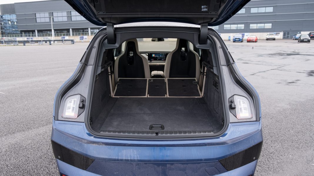 BMW iX boot space