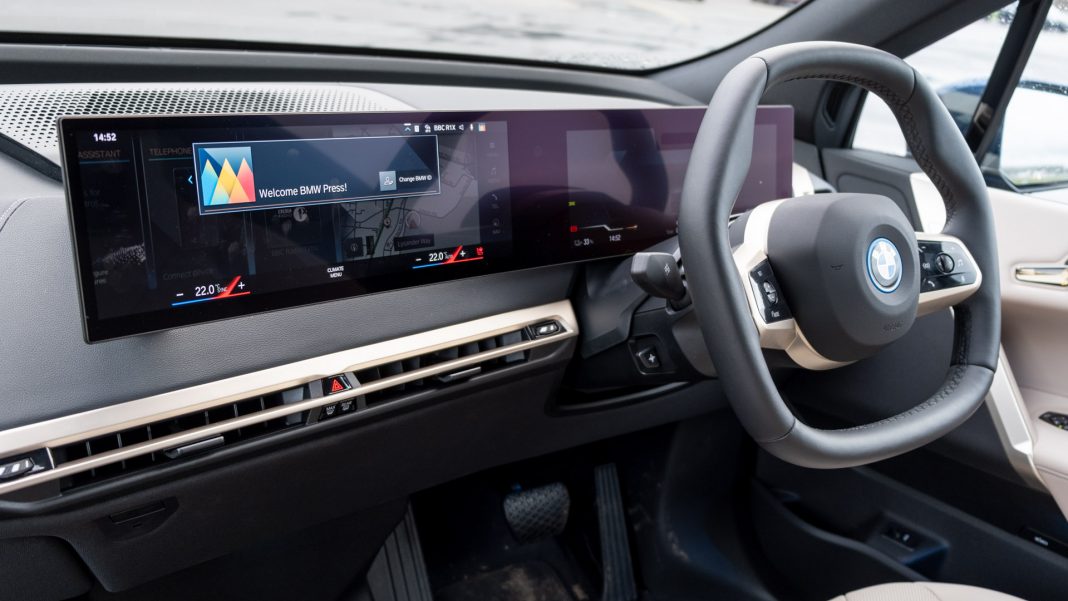 BMW iX screens