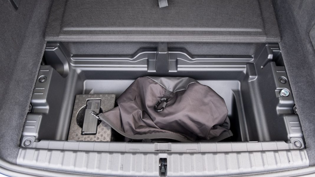 BMW iX underfloor storage