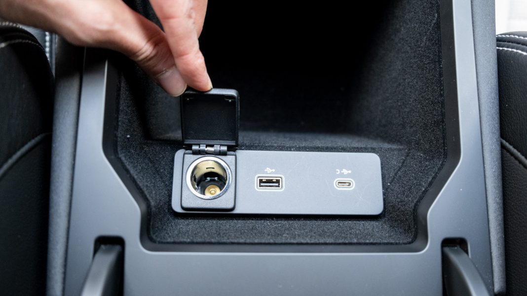 Land Rover Discovery Sport P300e USB