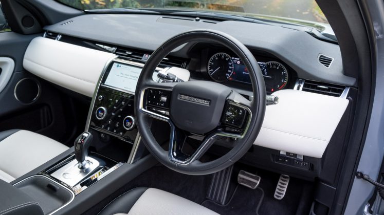 Land Rover Discovery Sport P300e cabin