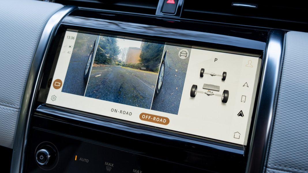 Land Rover Discovery Sport P300e cameras
