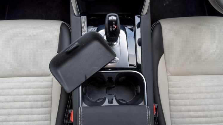 Land Rover Discovery Sport P300e cupholders