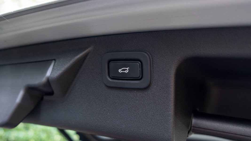 Land Rover Discovery Sport P300e electric tailgate