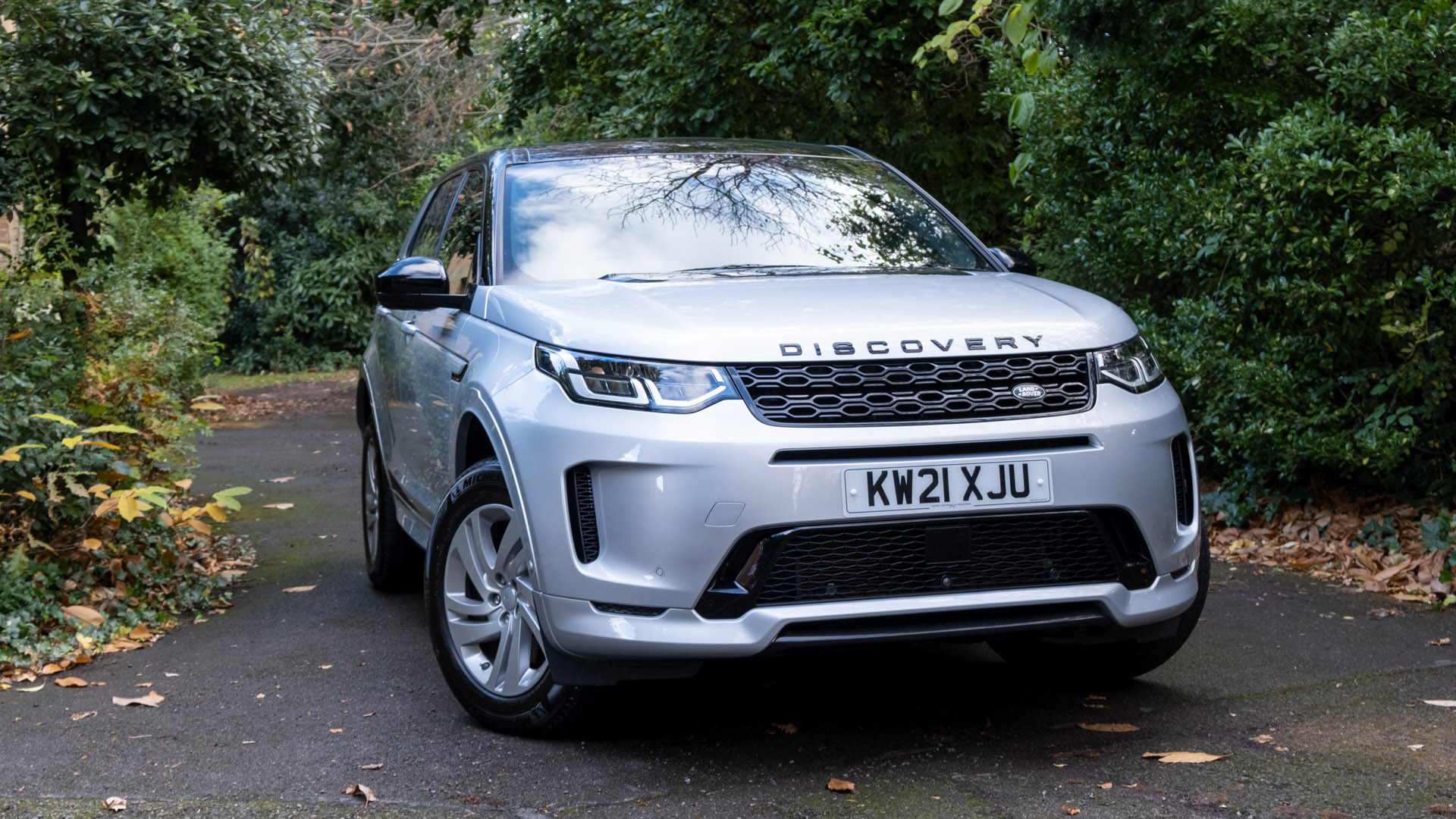 Land Rover Discovery Sport P300e front