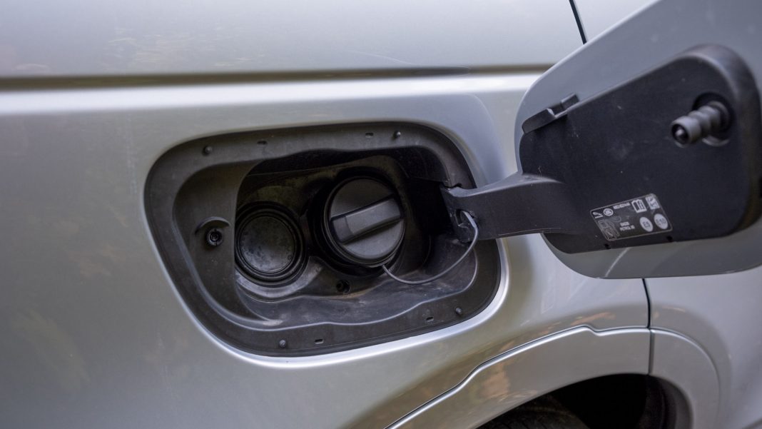 Land Rover Discovery Sport P300e fuel