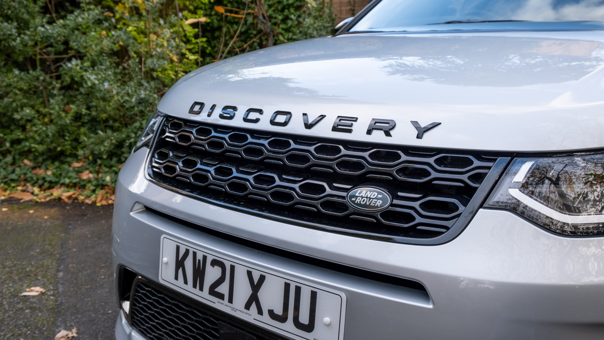 Land Rover Discovery Sport P300e grille