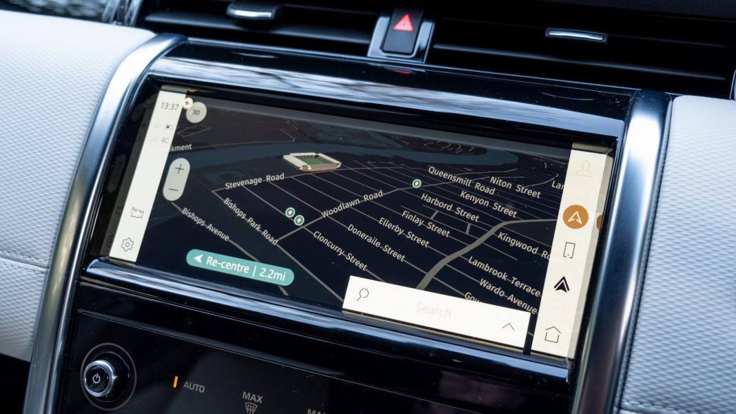 Land Rover Discovery Sport P300e maps