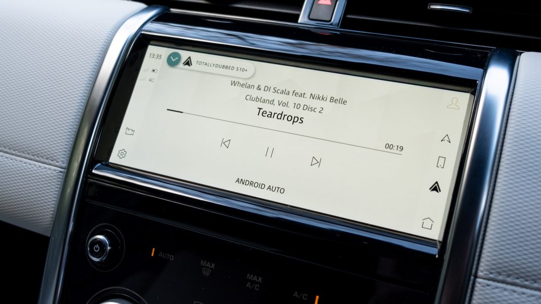 Land Rover Discovery Sport P300e music