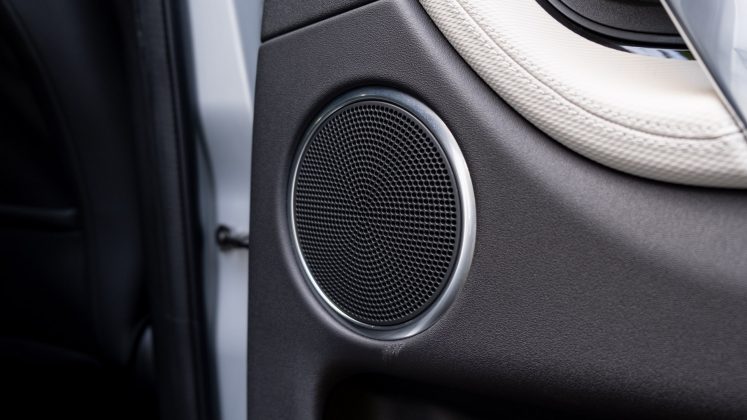 Land Rover Discovery Sport P300e rear speaker