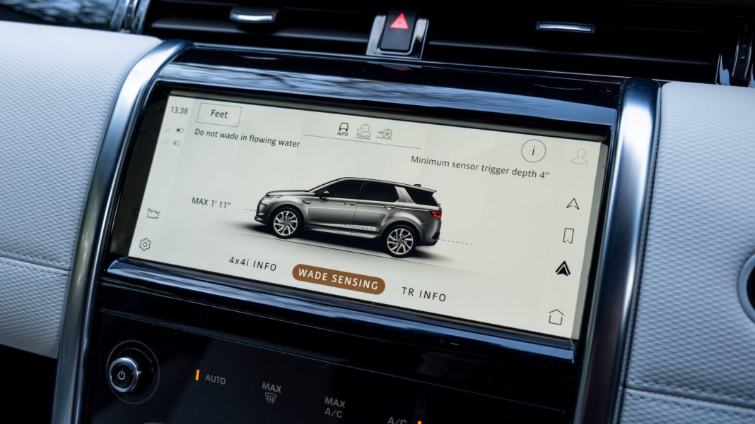 Land Rover Discovery Sport P300e wadding