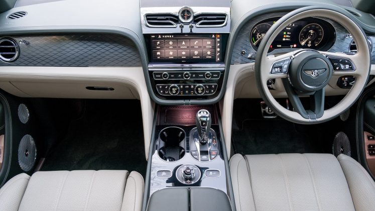 Bentley Bentayga Hybrid cabin