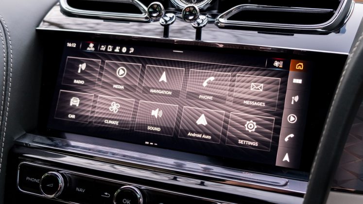 Bentley Bentayga Hybrid infotainment system