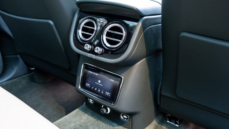 Bentley Bentayga Hybrid rear centre console
