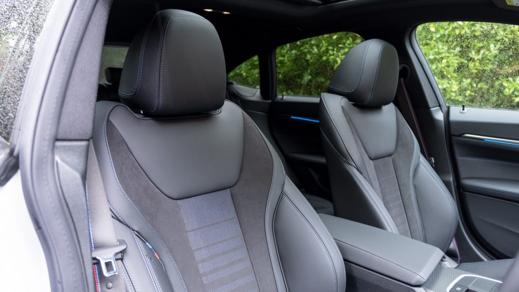 BMW i4 eDrive40 front seat
