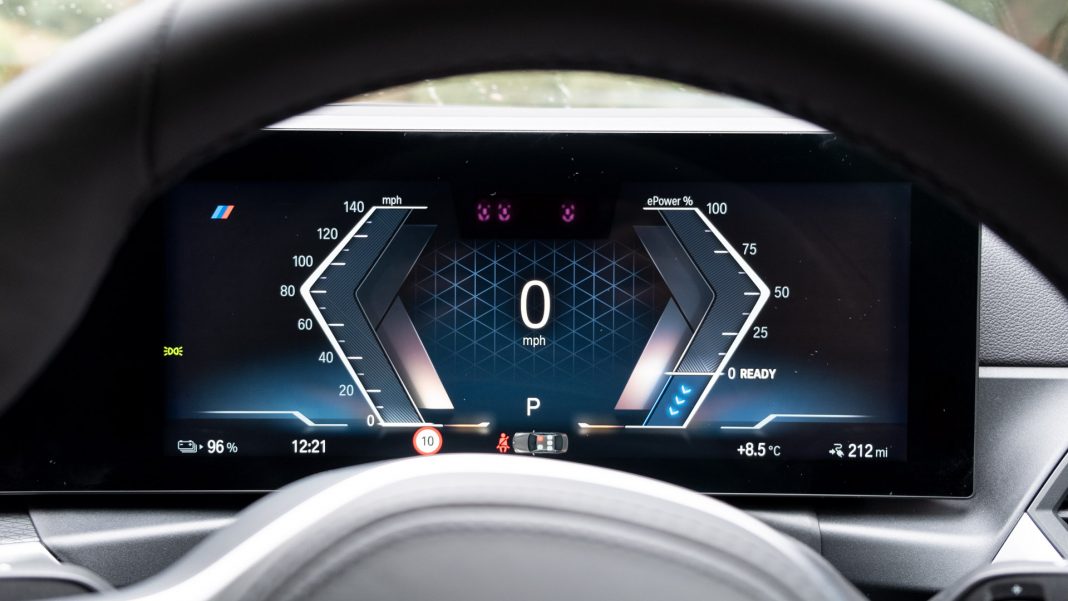 BMW i4 eDrive40 instrument cluster