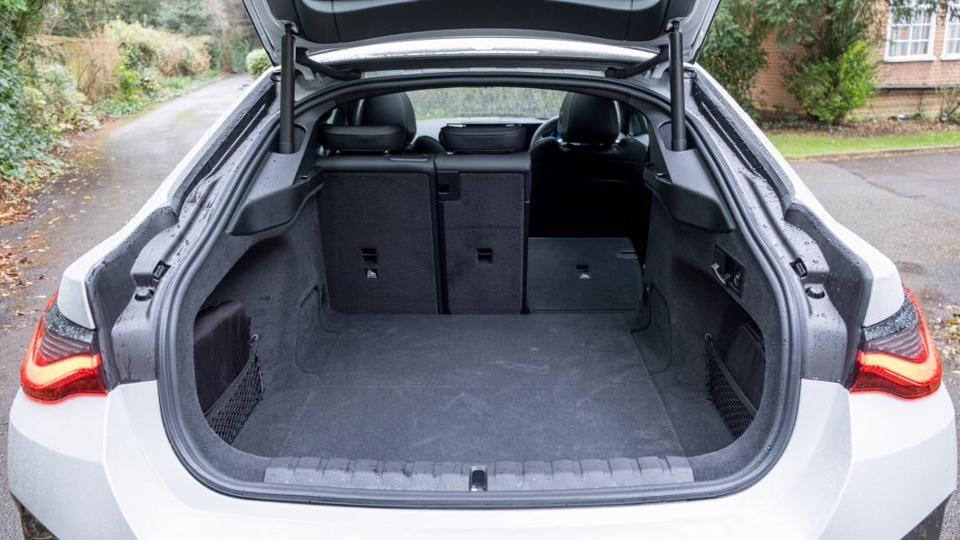 BMW i4 eDrive40 one seat down