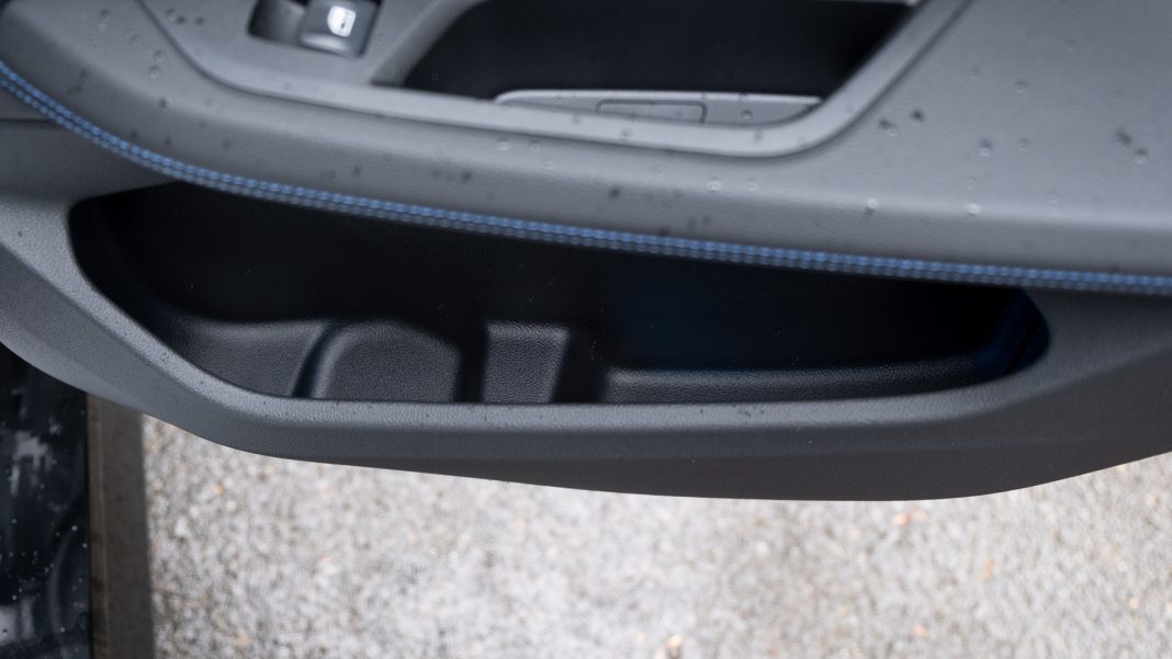 BMW i4 eDrive40 rear door compartment