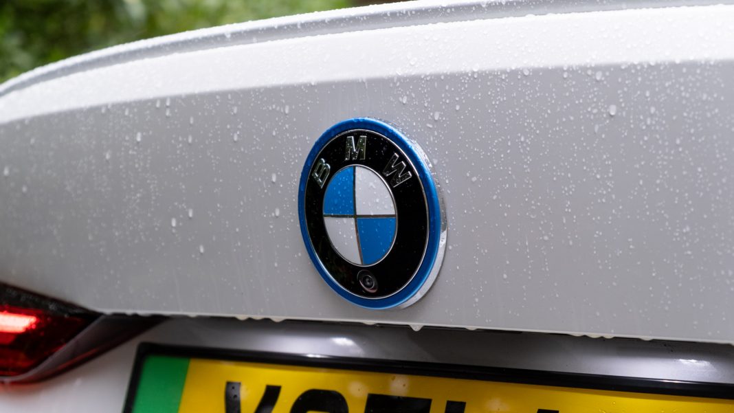 BMW i4 eDrive40 rearview camera