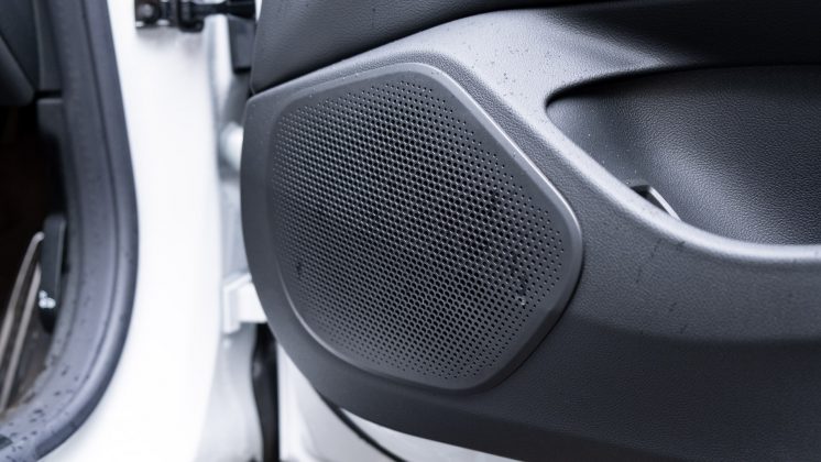 BMW i4 eDrive40 speakers