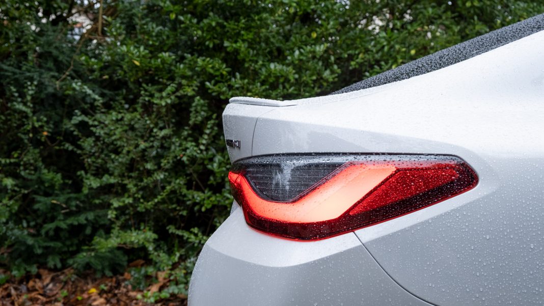 BMW i4 eDrive40 spoiler