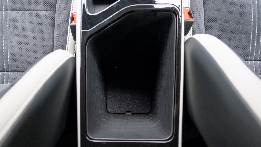 Kia EV6 armrest storage