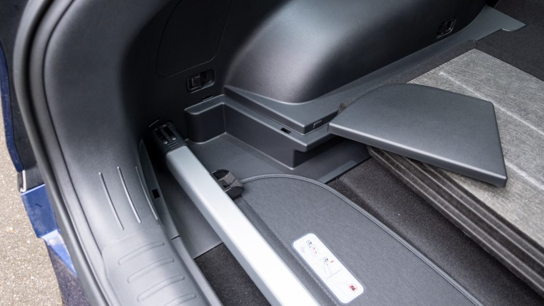 Kia EV6 load cover storage