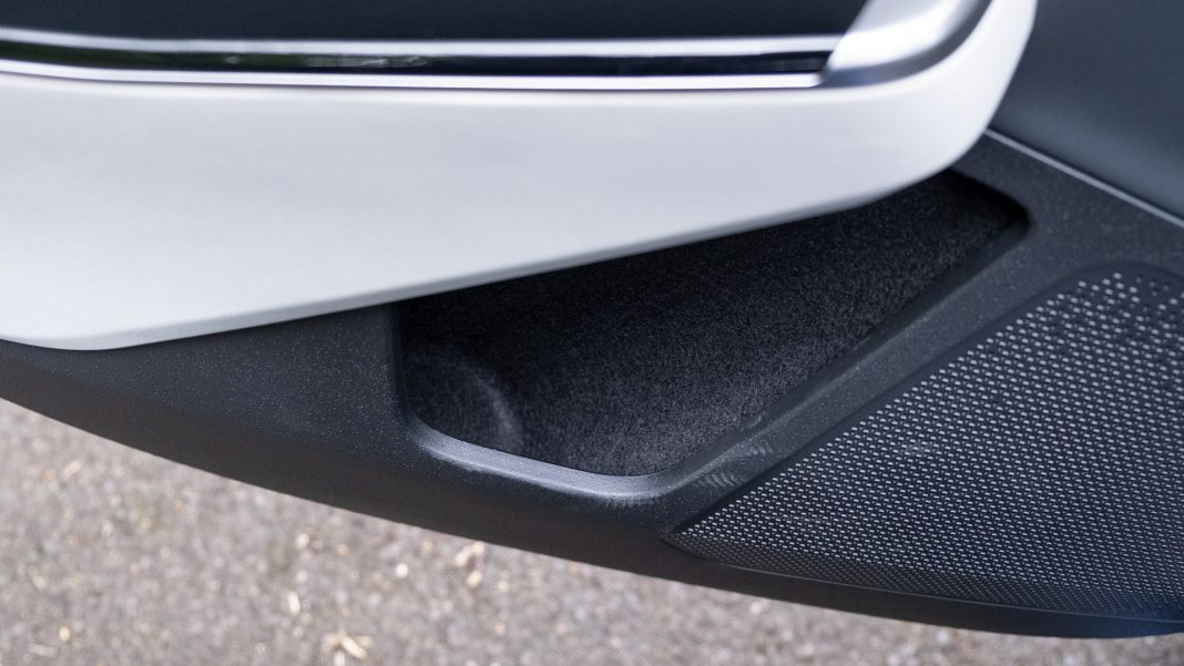 Kia EV6 rear door compartment