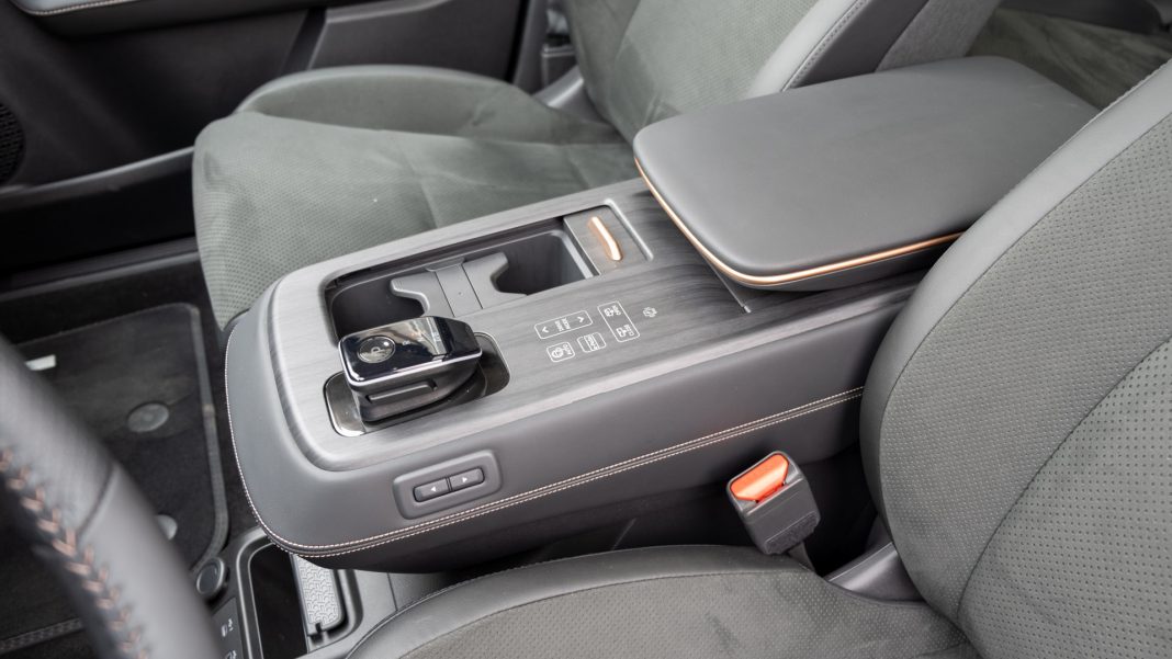 Nissan Ariya centre console