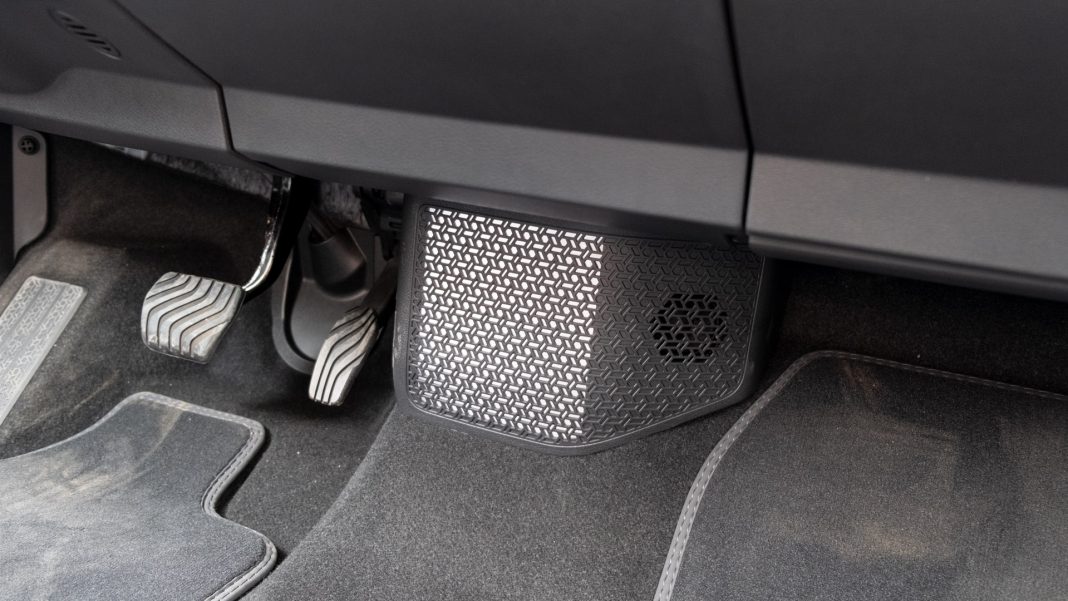 Nissan Ariya footwell
