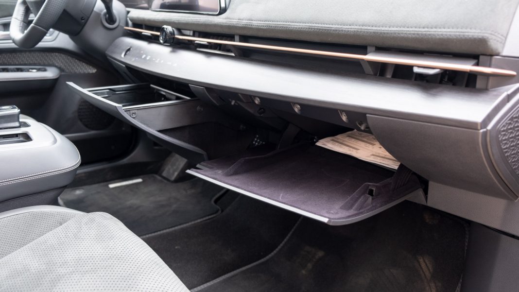 Nissan Ariya glove box