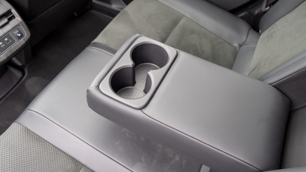 Nissan Ariya rear cupholders