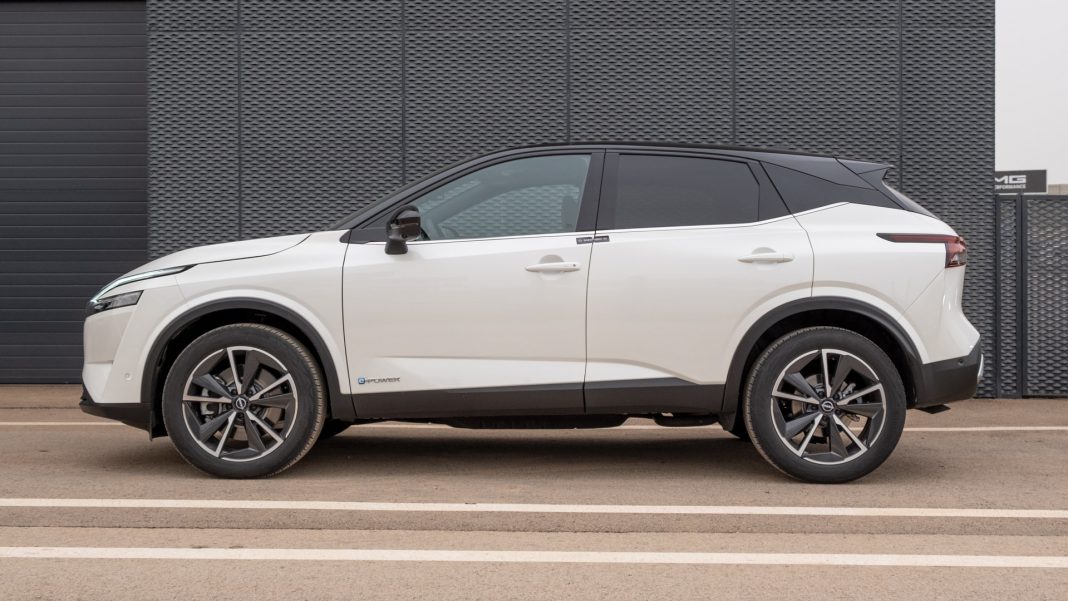 Nissan Qashqai e-Power side