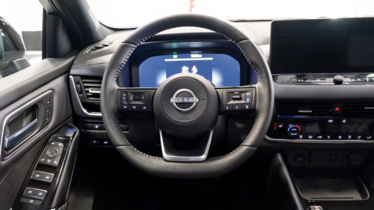 Nissan Qashqai e-Power steering wheel