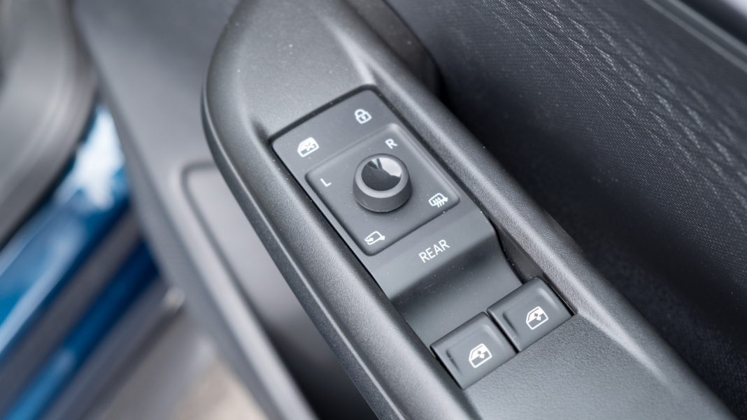 Cupra Born mirror controls